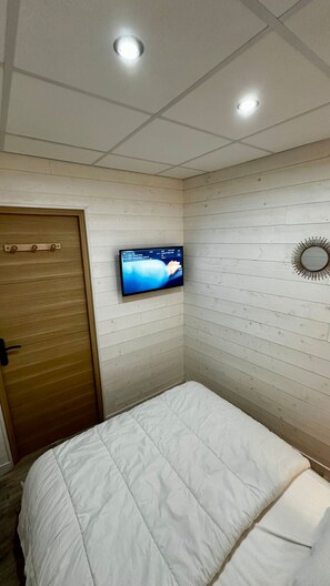 1 chambre, fer et planche à repasser, lit parapluie, Wi-Fi gratuit