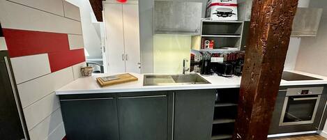 Refrigerador, microondas, horno y lavavajillas