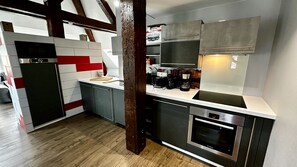 Kühlschrank, Mikrowelle, Ofen, Geschirrspüler