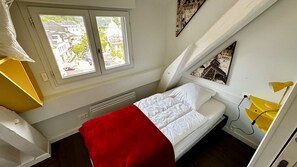 2 bedrooms, iron/ironing board, travel cot, WiFi