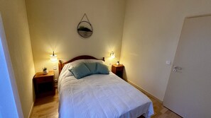 1 chambre, fer et planche à repasser, lit parapluie, Wi-Fi gratuit