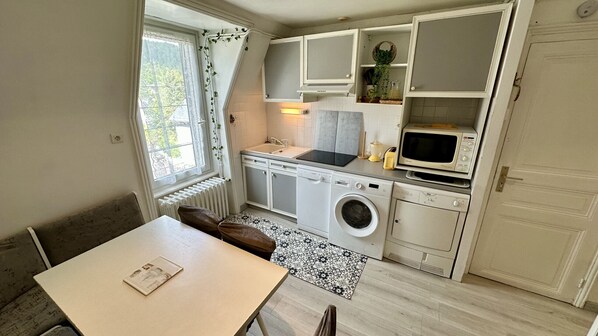 Fridge, microwave, oven, dishwasher