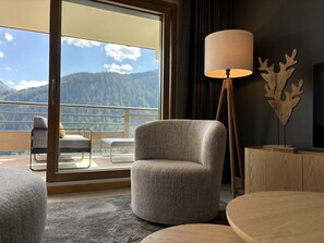 TV - Le Thélème A303: panoramic view of Châtel (Châtel)