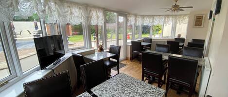 House | In-room dining