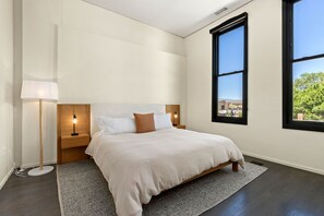 3 Schlafzimmer, Schreibtisch, Bügeleisen/Bügelbrett, Reisekinderbett