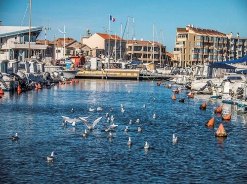 Air-conditioned apartment with loggia overlooking the port and sea view. 4 pers max /2 beds 