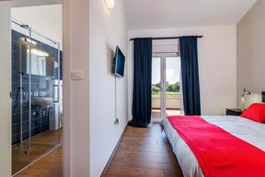 4 quartos, ferros/tábuas de passar roupa, Wi-Fi, roupa de cama