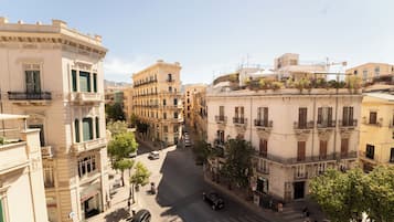 Superior-huone, kaupunkinäköala | Italialaiset Frette-lakanat, ylelliset vuodevaatteet, untuvapeitot