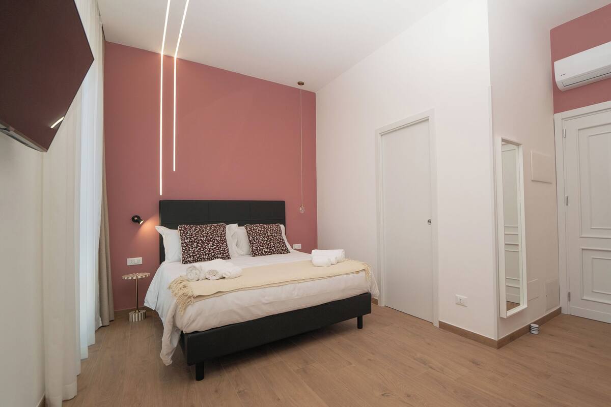 Suite Luxury, vista città | Lenzuola Frette, biancheria da letto di alta qualità