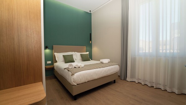 Frette Italian sheets, premium bedding, down comforters, minibar