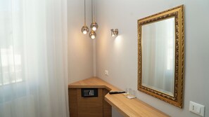 Comfort suite, uitzicht op de stad | Italiaanse Frette-lakens, luxe beddengoed, donsdekens, een minibar