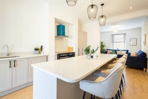 Fridge, microwave, oven, stovetop - Host & Stay | Hithe House (Amble)