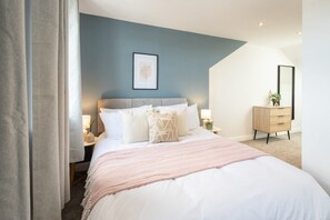 4 bedrooms, iron/ironing board, WiFi, bed sheets - Host & Stay | Hithe House (Amble)