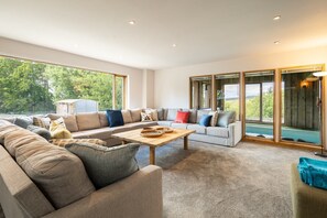 TV, video games, offices - Host & Stay | Crackin' View (Hexham)