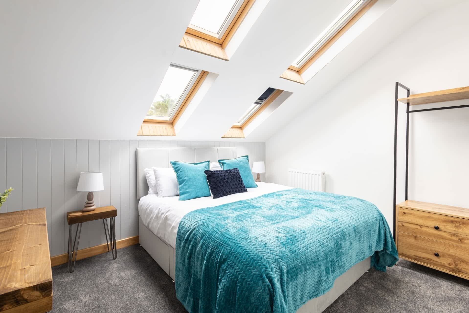 10 slaapkamers, een strijkplank/strijkijzer, gratis wifi, beddengoed