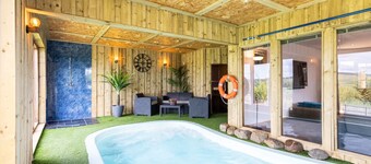 Host & Stay | Crackin' View