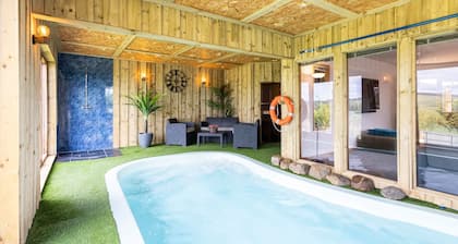 Host & Stay | Crackin' View