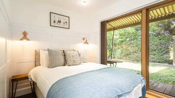 10 bedrooms, iron/ironing board, travel cot, free WiFi