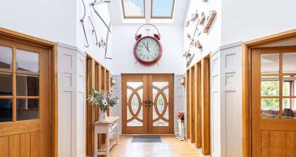 Host & Stay | Crackin' View