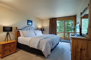 3 bedrooms, iron/ironing board, WiFi, bed sheets - STH28 | Ski In/Out | Winter Shuttle | Pool | Hot Tub (Steamboat Springs)