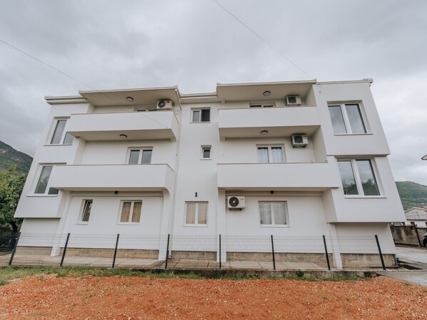 Front of property - Apartments Milivojevic (Bar)