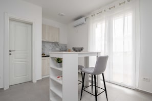 Refrigerador, placa de cocina
