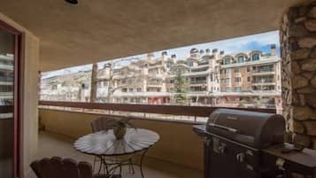 Condo, 2 Bedrooms | Property grounds