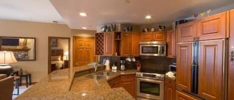 Condo, 2 Bedrooms | Private kitchen