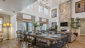 House, Multiple Bedrooms | Tempat makan