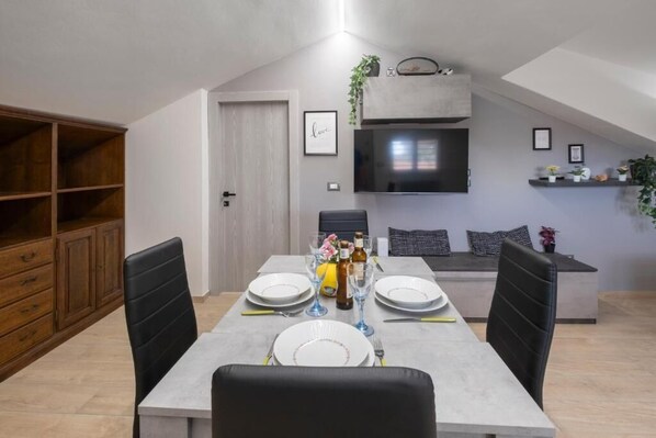 City-lejlighed | Opholdsområde | 49-tommers smart-tv med digitale kanaler