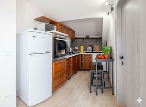 Condo urbano | Cozinha privada | Geladeira grande, micro-ondas, fogão, cooktop