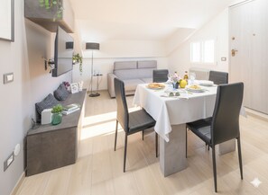 City-lejlighed | Opholdsområde | 49-tommers smart-tv med digitale kanaler