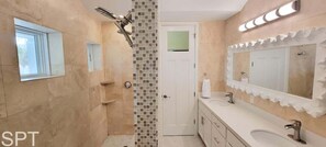 Casa, 4 habitaciones | Baño | Toallas y shampoo