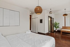 3 bedrooms, iron/ironing board, travel crib, WiFi