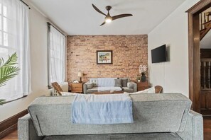 Téléviseur, bureau