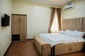 2 bedrooms, iron/ironing board, WiFi, bed sheets - Stylishly Bulit For The Purpose (OGUN)