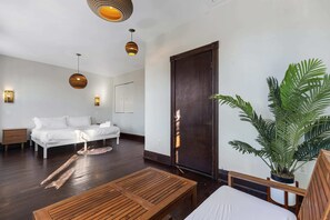 5 dormitorios, tabla de planchar con plancha, cuna de viaje y wifi