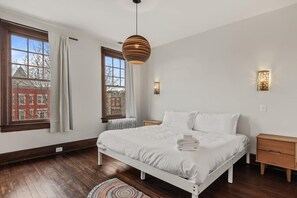 5 habitaciones, tabla de planchar con plancha, cuna de viaje y wifi 