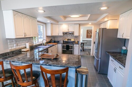 Spacious Family Home w/ Hot Tub