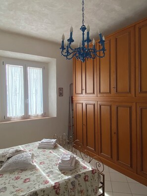 2 slaapkamers, een kluis op de kamer, een strijkplank/strijkijzer
