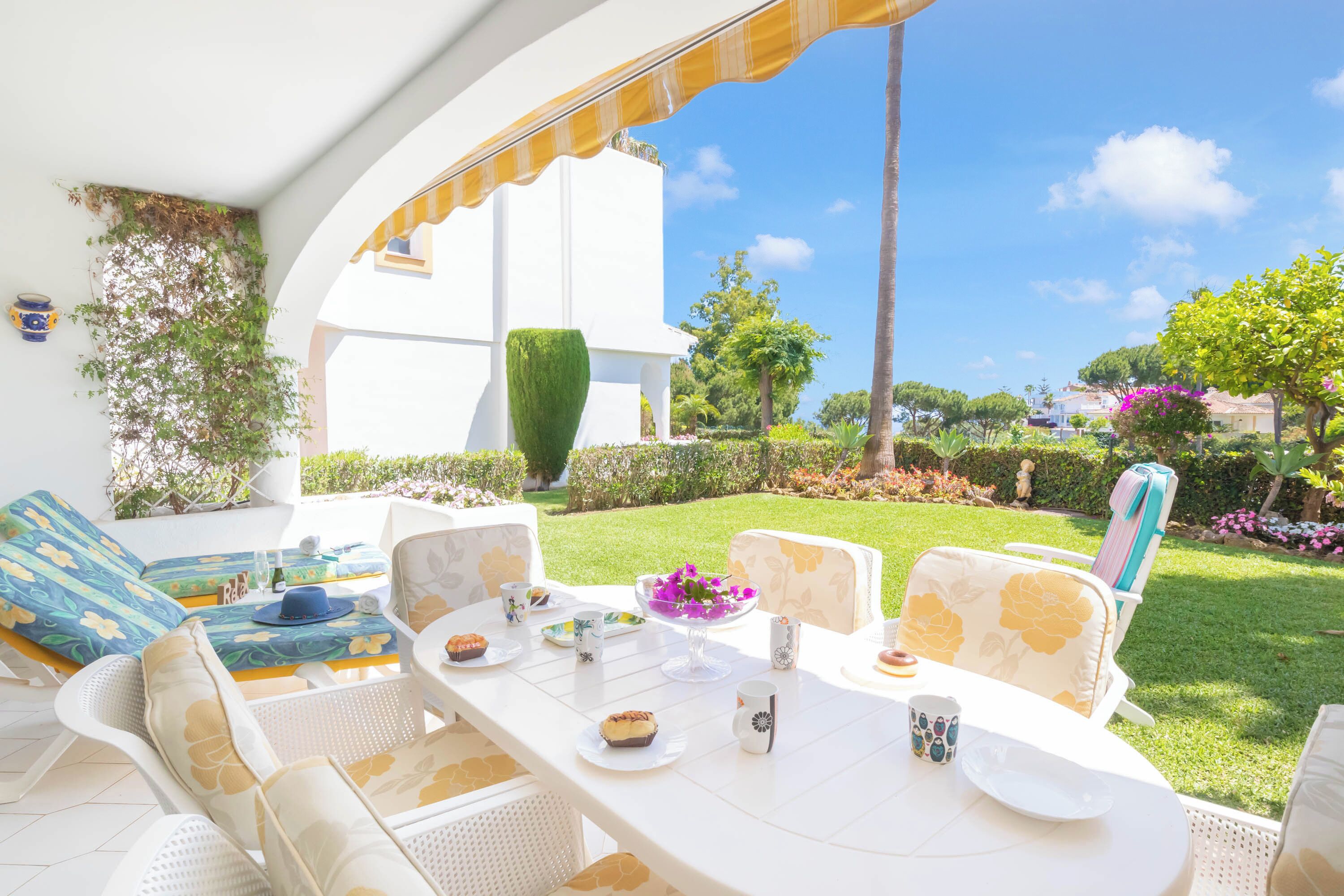 Family Townhome, Multiple Bedrooms, 2 Bathrooms (Casa limonero Miraflores) | Outdoor dining