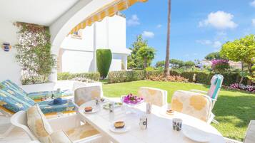 Family Townhome, Multiple Bedrooms, 2 Bathrooms (Casa limonero Miraflores) | Outdoor dining