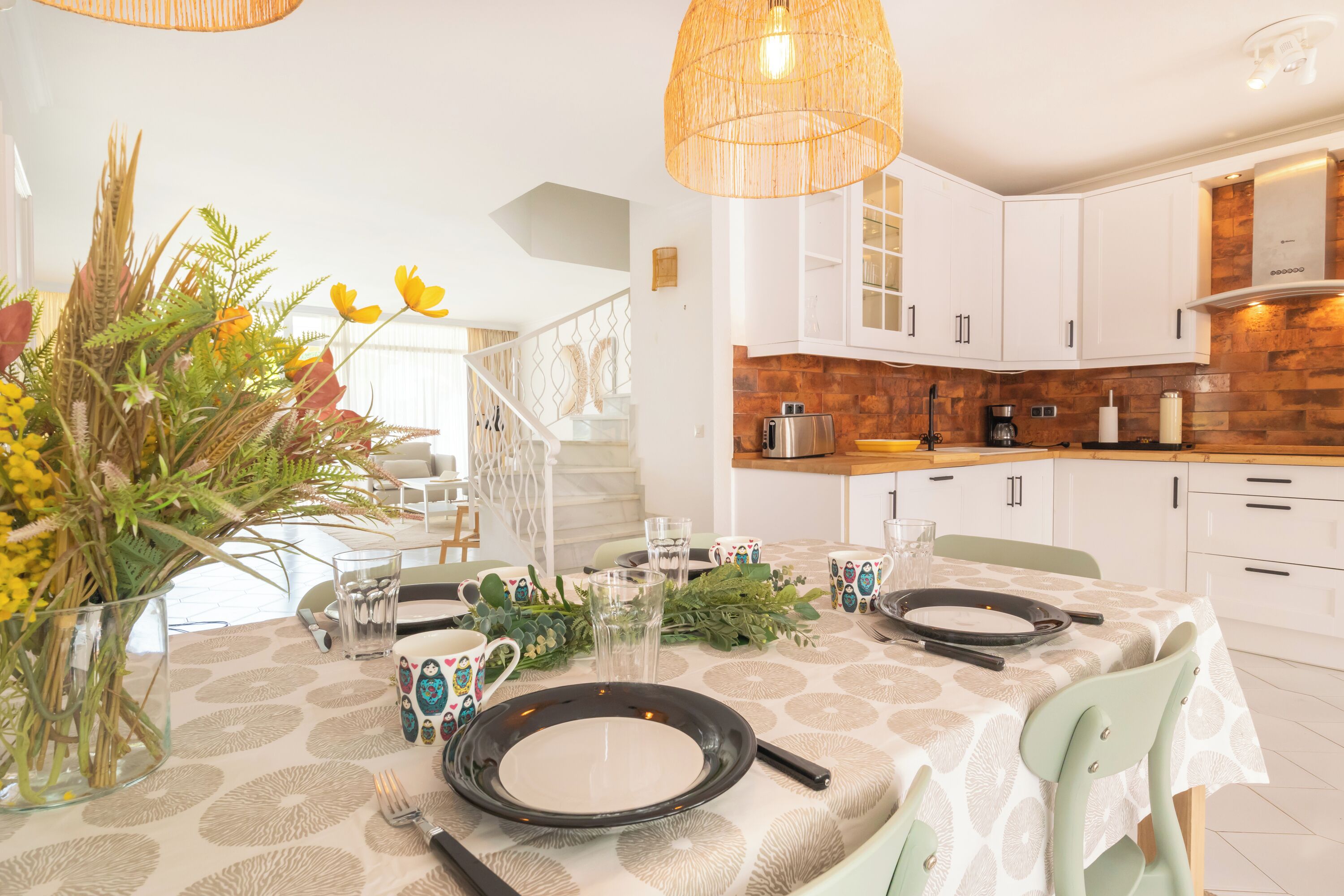 Maison en rangée familiale, plusieurs chambres, 2 salles de bains (Casa limonero Miraflores) | Cuisine privée | Réfrigérateur, four à micro-ondes, un four, surface de cuisson