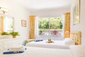 ทาวน์โฮมสำหรับครอบครัว, หลายห้องนอน, 2 ห้องน้ำ (Casa limonero Miraflores) | 3 ห้องนอน, พื้นที่ทำงานแบบใช้แล็ปท็อป, เตารีด/โต๊ะรีดผ้า, Wi-Fi ฟรี