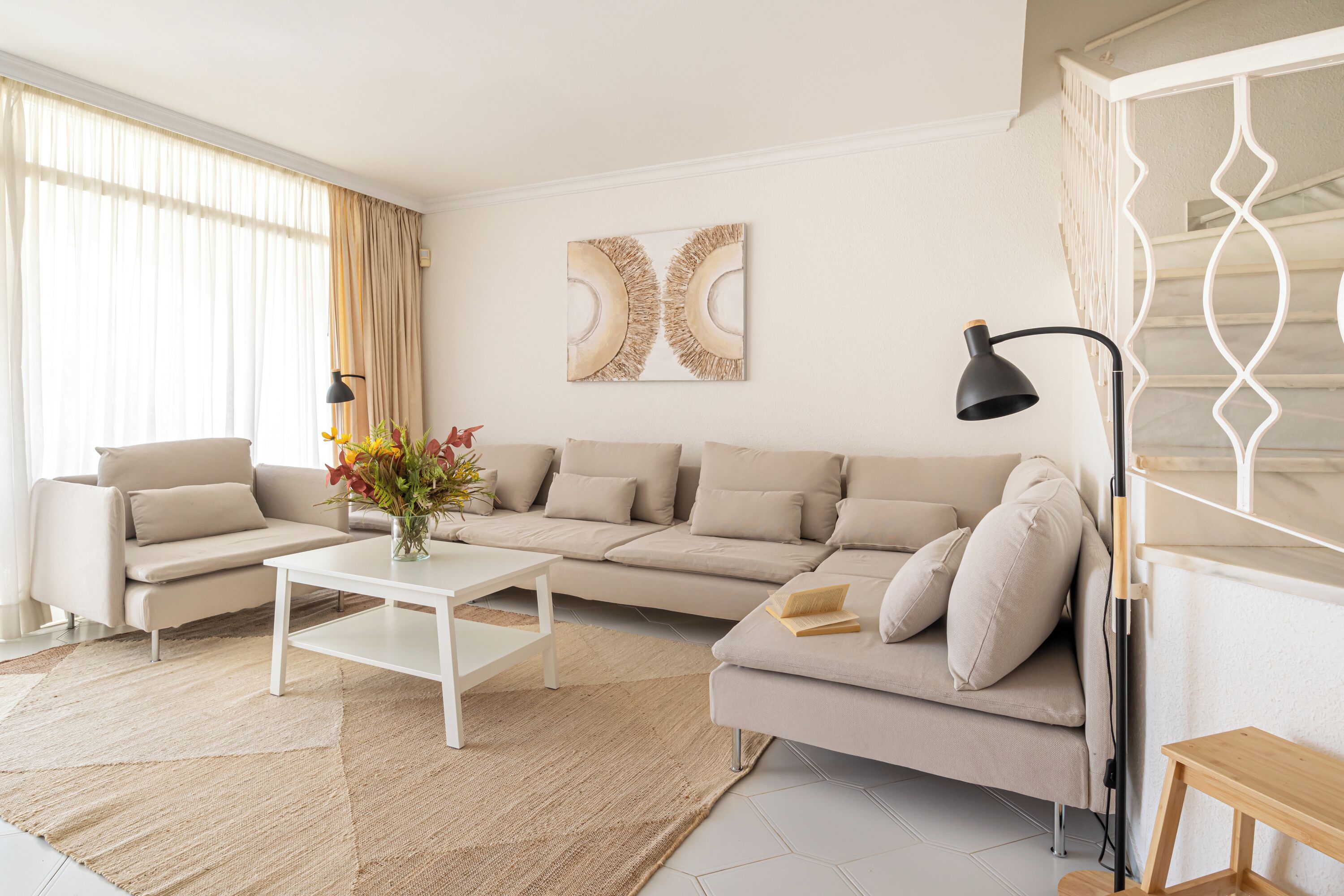 Townhouse – familie, flere soverom, 2 bad (Casa limonero Miraflores) | Oppholdsområde | En 21-tommers Flatskjerm-TV med kabel-kanaler samt peis