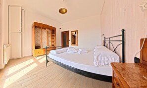 4 bedrooms, iron/ironing board, travel crib, free WiFi - Villa Arianna – Exclusive Lake Garda View Villa with private pool (Gardola)