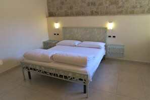 4 bedrooms, iron/ironing board, travel cot, free WiFi - Villa Arianna – Exclusive Lake Garda View Villa with private pool (Gardola)
