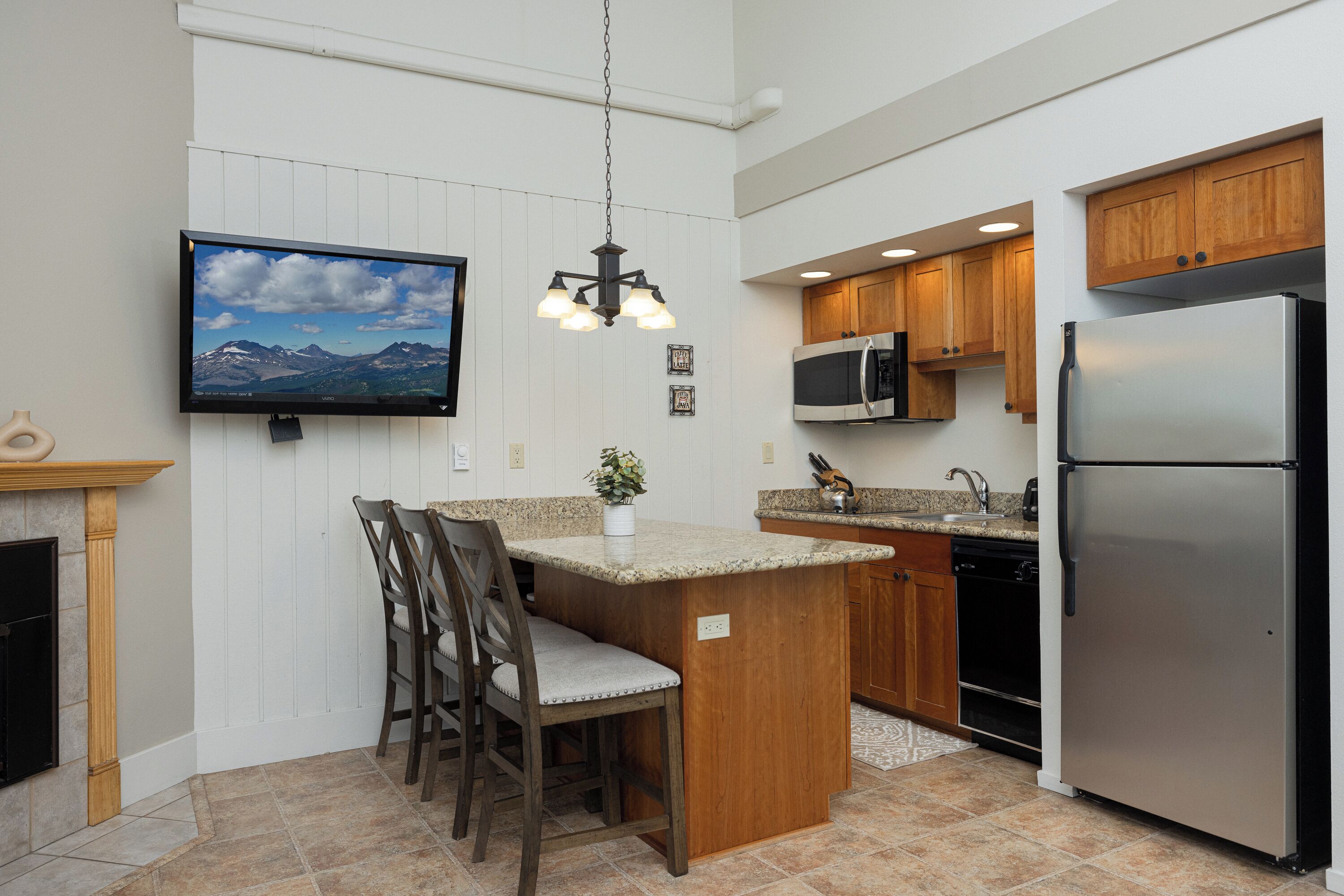 Ponderosa – Resort Condo for 6 w/ Tons of Amenities! Close to Skiing & City