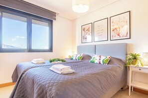 家庭公寓, 多間臥室, 2 間浴室, 山間 (Sunset Golf International) | 2 間臥室、筆電工作空間、免費無線上網、床單