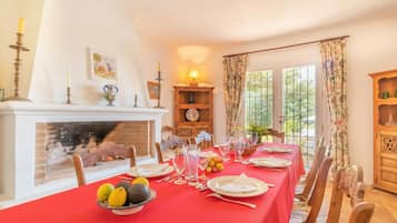 Villa familiar, varias habitaciones, junto al lago (Cortijo Villa Padierna El Lago) | Restauración